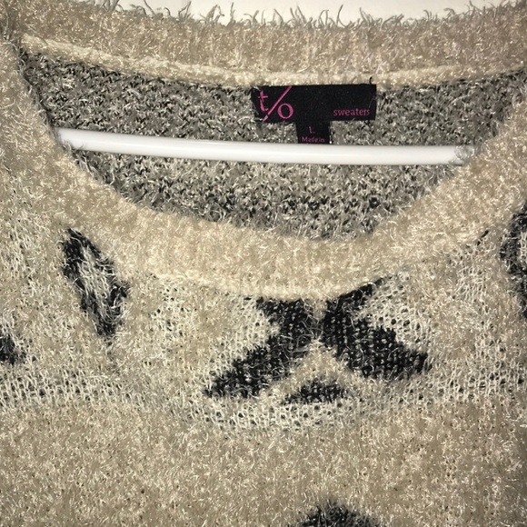 Aztec Pattern Sweater - Picture 2 of 3